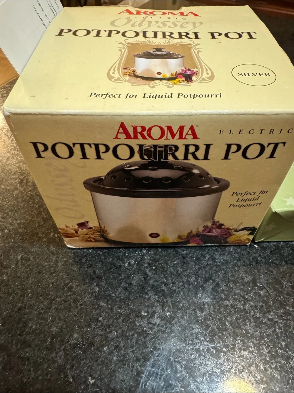 BNIB Aroma Potpourri Pot and Scentsy Warmer Stand